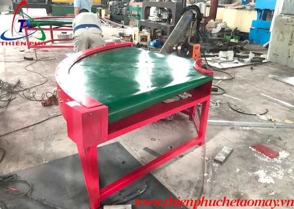 Băng tải chuyển hướng 90 độ